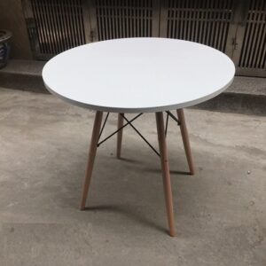 Ban cafe tron Eames