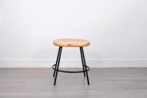 GHẾ BAR TRACTOR 45CM MẶT GỖ THÔNG CHÂN SẮT SƠN TĨNH ĐIỆN 7 z6701046998478 27016eb7330ddfb907bd4b8cdb02fb89