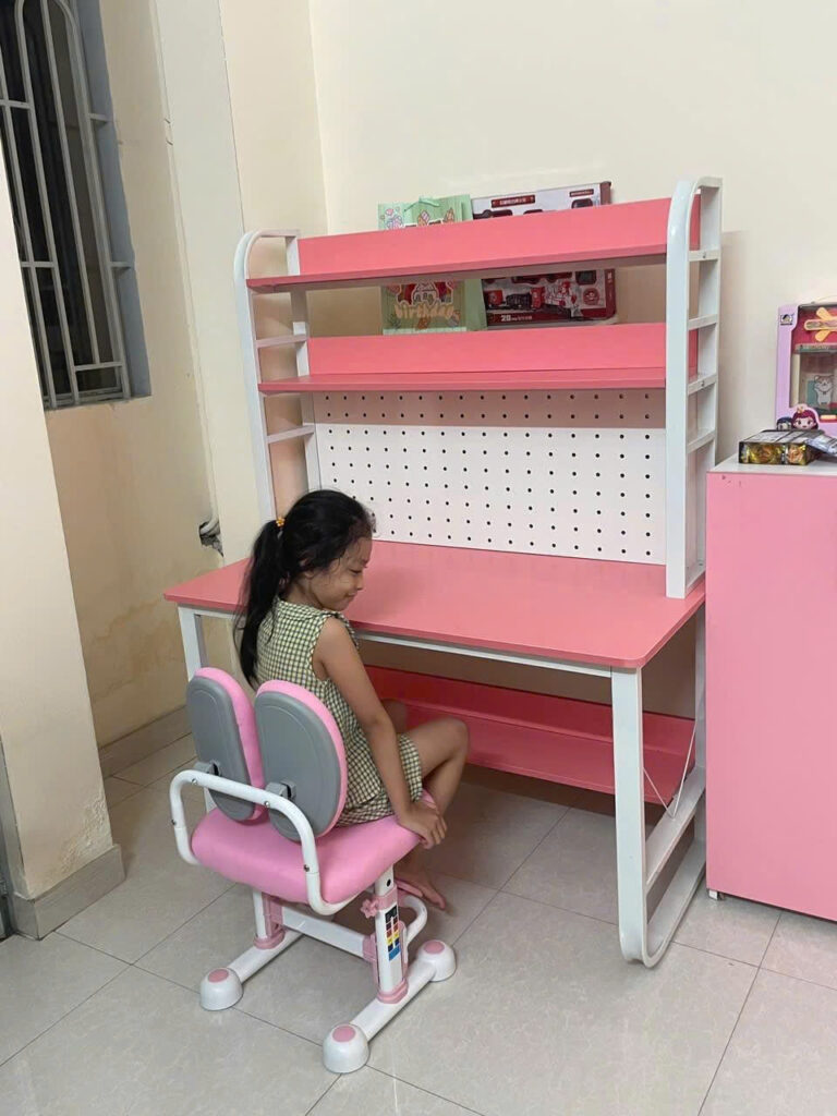 Bàn làm việc khung sắt cong có giá sách BH-BAB01 24 z6760166019942 e792573022eb0c9e1ab2ca1d5f321287