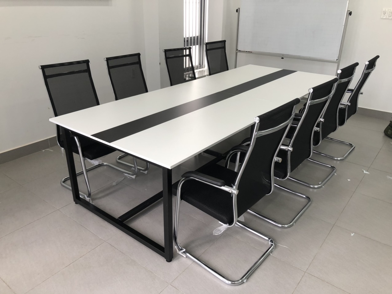 Hướng Dẫn Chọn Mẫu Bàn Văn Phòng Hoàn Hảo Cho Không Gian Làm Việc 11 Hướng Dẫn Chọn Mẫu Bàn Văn Phòng Hoàn Hảo Cho Không Gian Làm Việc
