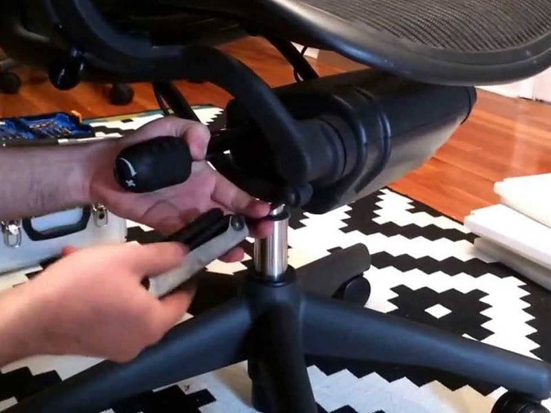 Hướng dẫn sửa ghế văn phòng bị tụt hơi nhanh và đơn giản - Tự khắc phục 7 Hướng dẫn sửa ghế văn phòng bị tụt hơi nhanh và đơn giản - Tự khắc phục