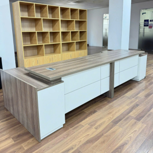 ban giam doc hai tang mat noi toi gian hien dai bgd134 01 1758958461.webp