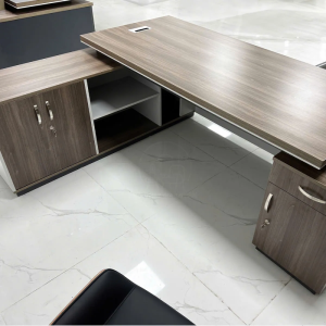 Bàn Giám Đốc Gỗ MDF Thiết Kế Hiện Đại BGD124 3 ban giam doc yem op noi trang nha bgd136 02 1758962027.webp